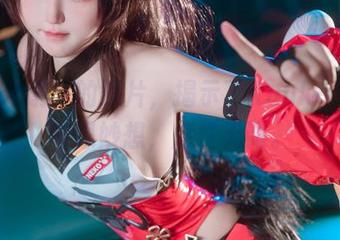 愚人众镜女的照片，揭示了Kuuko W的奇思妙想，魔性无限。